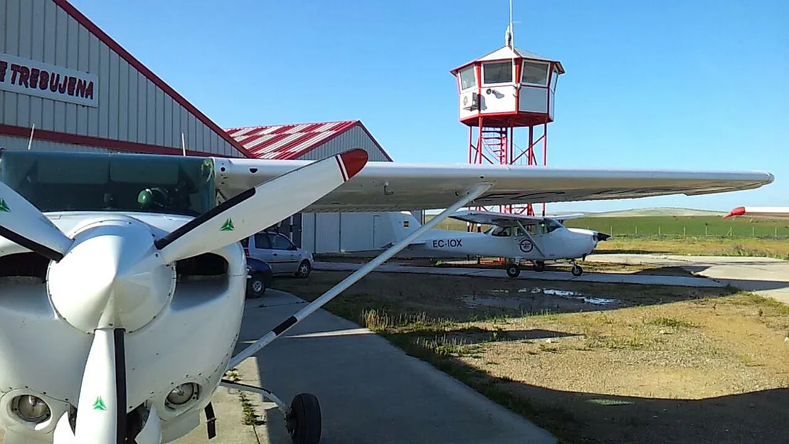 Aerotablada Ato-280 frontal helices de avioneta